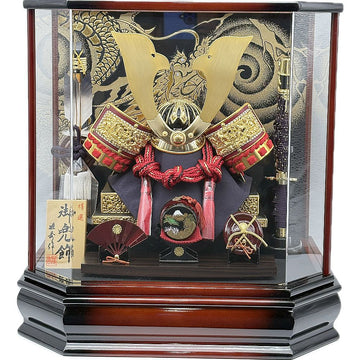10号　中鍬形兜飾　前面アクリルケース