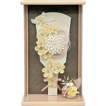 9号　アクリルアイボリー額入り　つまみ羽子板　白　花飾り付き